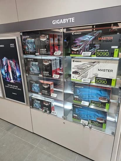 RTX 5090 AORUS MASTER (5,990,000원/무료)