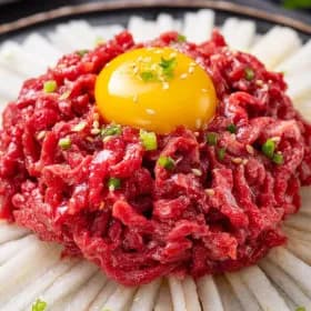 한우 육회 200g+200g (총 400g) 암소 1등급(냉장)/2개이상구매시 1000원할인(소스x) < 19,950원 / 무료 배송 >