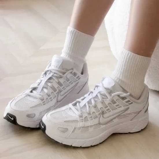 나이키 P-6000 P6000 키높이 런닝화 여성 운동화 여름 메탈릭 실버 화이트, 230 (94800/무료)