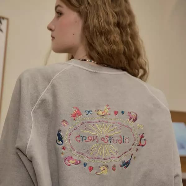 캣 스티치 레글런 피그먼트 맨투맨 고스트그레이 (76000원,무료배송)