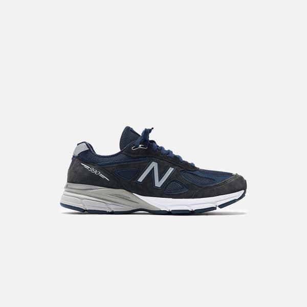 993크림 $88, 990v4 네이비 $55