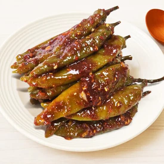 고추장아찌 무침 국내산 100% 500g 여수김치명가에서 제조한 새콤달큰짭쪼롬한 밥반찬