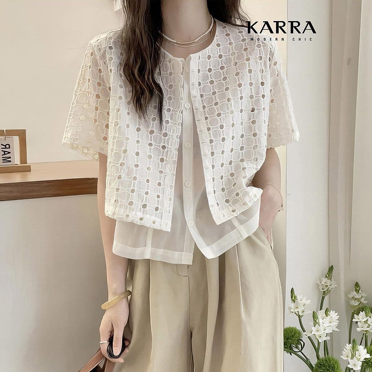 롯데온)KARRA 펀칭홀서클레이어드블라우스 20,680원