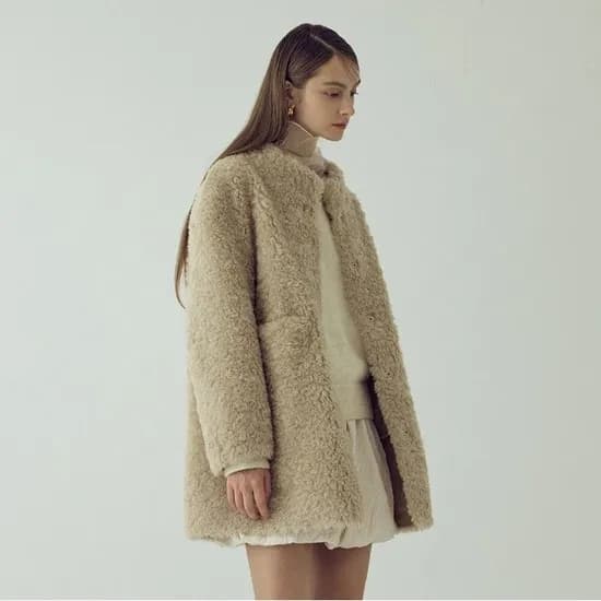 나이스클랍 하이넥 인조 무스탕