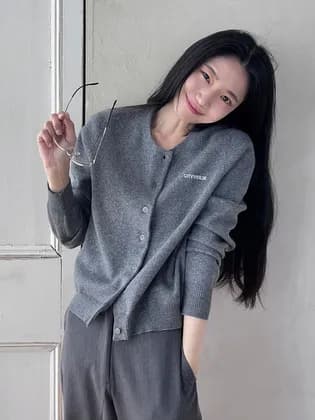 시티 스몰 로고 라운드넥 가디건