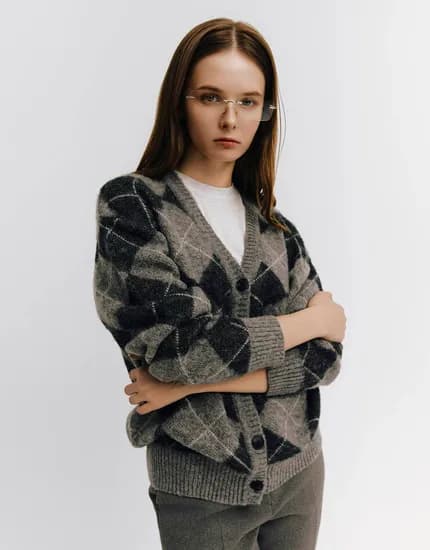 지오다노 아가일 브이넥 가디건 23,600원 무배