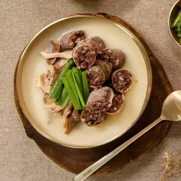 잡내 없는 국내산 고기순대 황기 사골순대국 600g 4팩 17,900원