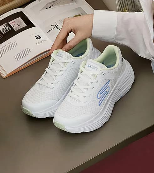 26년 여성 스케쳐스 맥스플렉스 슬립인스 운동화 107,232원(페이코)