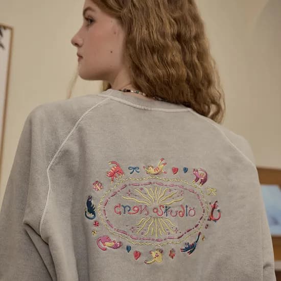 꼼파뇨 캣 스티치 레글런 피그먼트 맨투맨 28500원