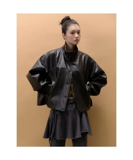 에잇세컨즈 버튼업 하이넥 페이크 레더 블루종 48,070원