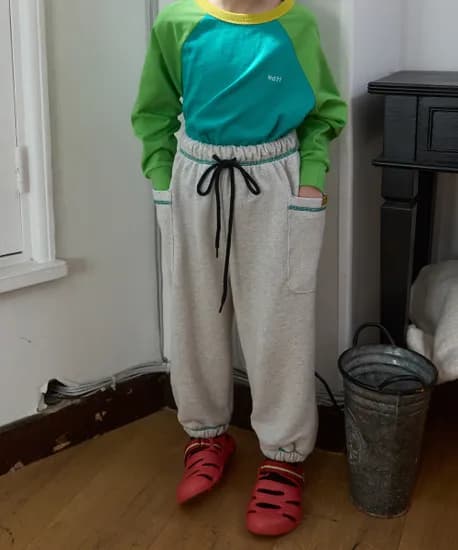 왓두띵크어바웃 스티치 스웻팬츠 (100-130) 45,360원