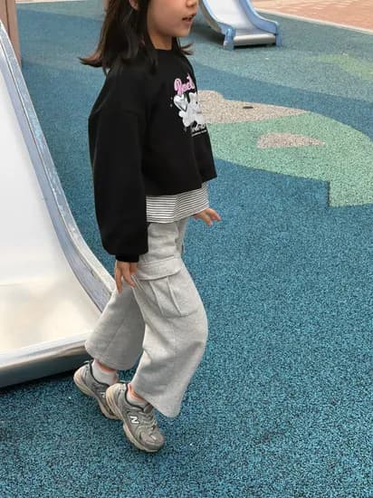 베네통 여아 맨투맨