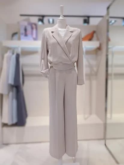 더아이잗 브이넥 블라우스+와이드 슬랙스 셋업 132,300원 무배