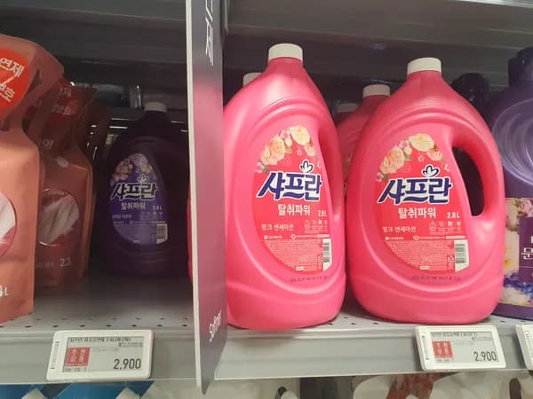 이마트 매장] 샤프란 섬유유연제 2.8L 탈취파워_릴렉싱 아로마/핑크 센세이션 2,900원