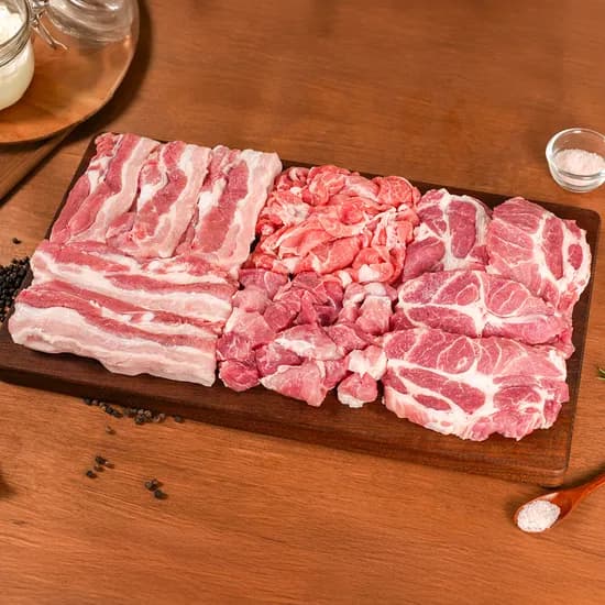 국제식품 공식쇼핑몰 삼겹살300g + 목살300g 7,900원 (비빔면증정)