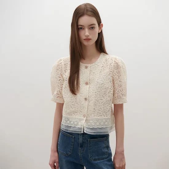 샤틴 플라워 레이스 반팔 블라우스 48,030원