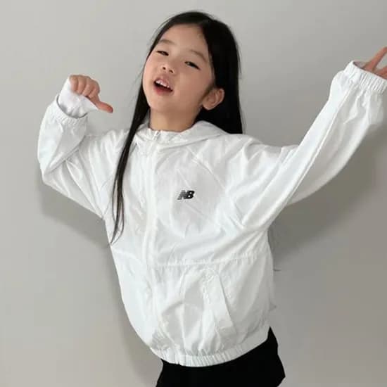 뉴발란스키즈 에센셜 바람막이  78,700원 무배