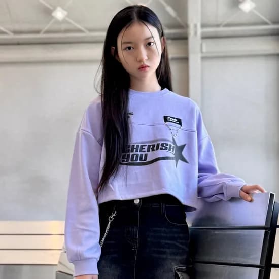 더데이걸 융기모 체인 크롭 맨투맨 TGMA24T11