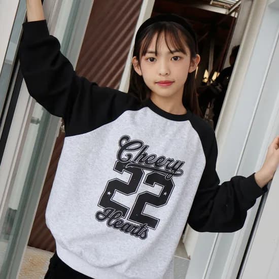 더데이걸 융기모 박시 레글런 스웻셔츠 TGMA24T18