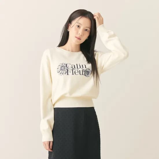 로엠 플라워 레터 스웨터 RMKAF23R21