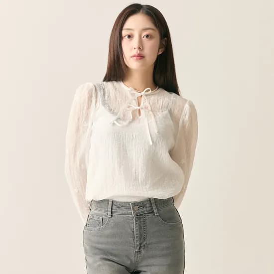 로엠 조직감 리본 블라우스 RMBLF23R13