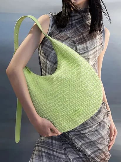 텍스처드 크레센트 호보백 - Zesty Green CK2-40151490