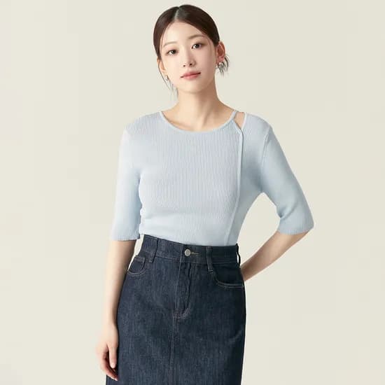 로엠 트임 절개 반팔 스웨터 RMKAF24R11