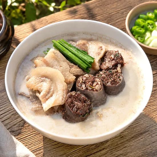 돼지 고기 포함 순대국밥 국밥 순대국 순댓국 캠핑음식