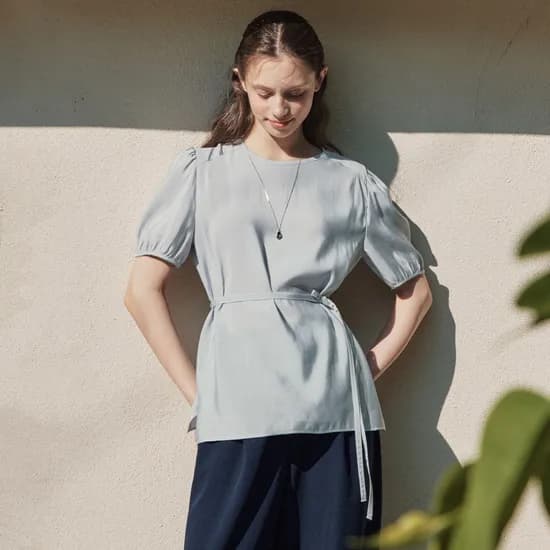 밀키 반팔 블라우스 MILKY SHORT SLEEVE BLOUSE / BLUE GRAY