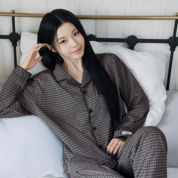 실크핏 더스트 긴팔 파자마 카라 커플 잠옷 세트 홈웨어 남녀공용 29,900원