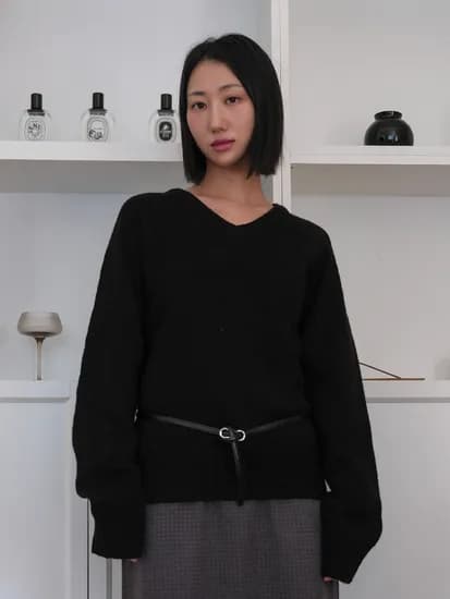 320쇼룸 라글런 V넥 루즈핏 니트 풀오버 블랙