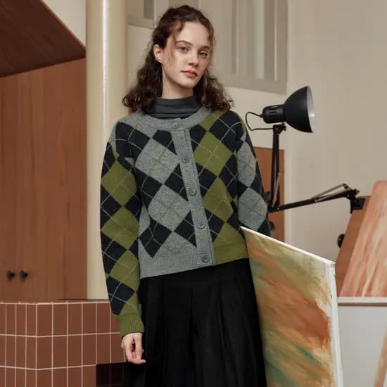메리노 울 아가일 가디건 MERINO WOOL ARGYLE CARDIGAN / OLIVE