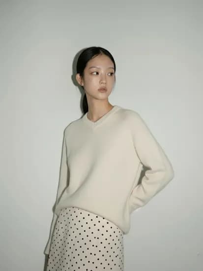 320쇼룸 라글런 V넥 루즈핏 니트 풀오버 아이보리