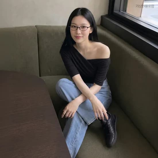 로엠 드레이프 오프숄더 티셔츠 RMHWG25NT1