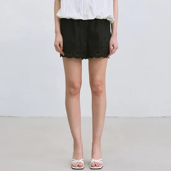 embroidered drawstring shorts (black)