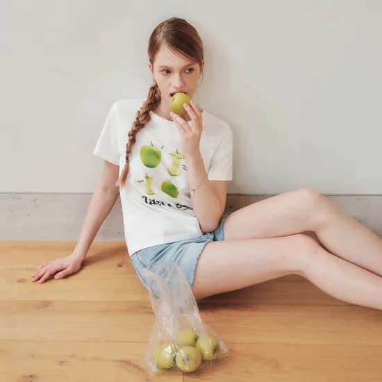 그린애플 반팔 티셔츠 GREEN APPLE GRAPHIC T-SHIRT / OFF WHITE