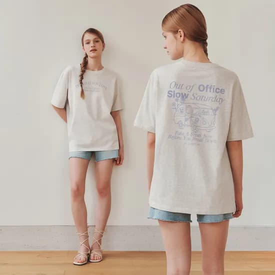 홀리데이 반팔 티셔츠 HOLIDAY GRAPHIC T-SHIRT / OATMEAL