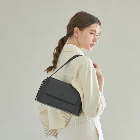몽삭 여성가방 모니카 바게트백 블랙 AP15-2170-BK