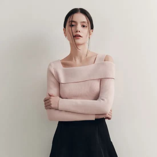 솔리드 언발란스 오프숄더 스웨터