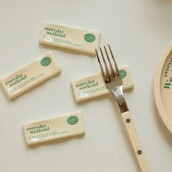 W4 홀리데이 수저받침 버터그린