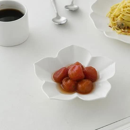 모이 화이트 플라워 찬기 반찬그릇 앞접시 6인치