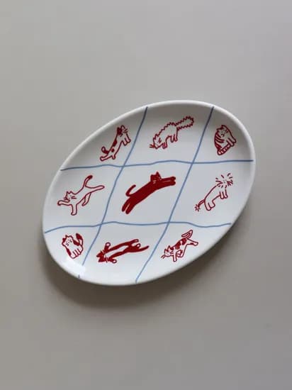 cats checked in plate 고양이 체크인