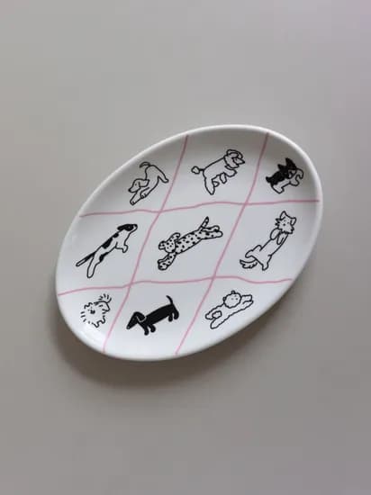 dogs checked in plate 강아지 체크인