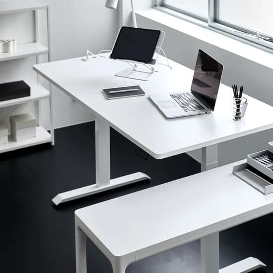 콰트로 모션데스크 노트북형 3단 USB-C+빌트인콘센트 1400/1600/1800size