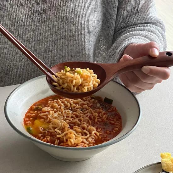 우드 앞접시처럼 쓰는 동글 라면스푼