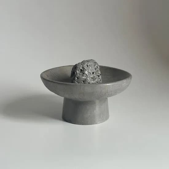 Stone and Plate_Gray