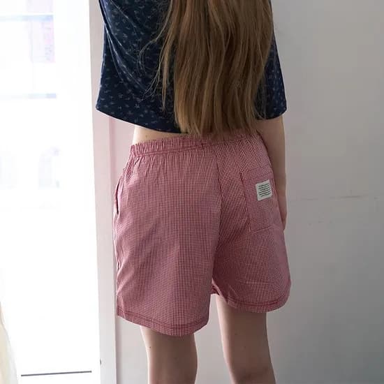 w 데일리 레드 체크 쇼츠