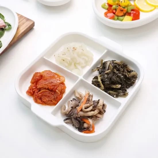 노르딕 도자기 4칸 나눔 접시 반찬 그릇 찬기 2colors