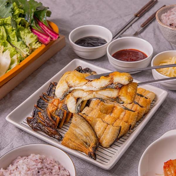 민물장어 1kg 손질후 700g +소스,소금,생강채 (23,580원)