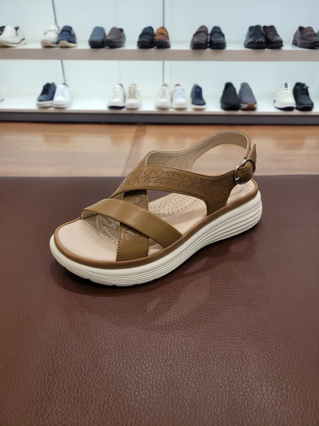 엘칸토 여성 4CM 컴포트 여름샌들 (78,240원/무료)